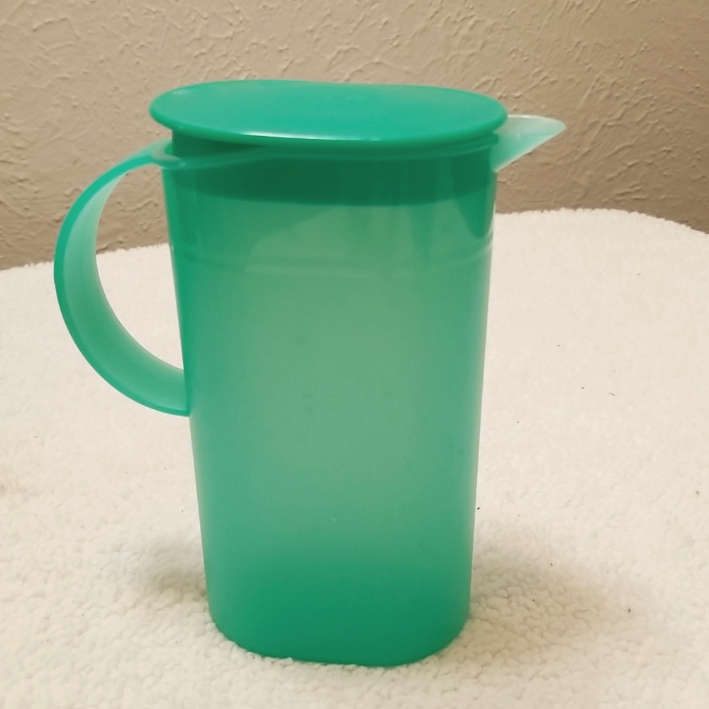 Tupperware pitcher Green #3535A-2